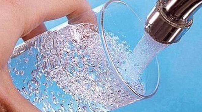 Acqua di rubinetto torbida: ragioni e soluzioni