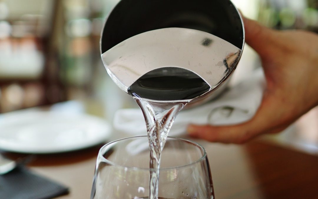 Perchè a bar e ristoranti conviene dotarsi di frigogasatore per servire acqua alla spina?